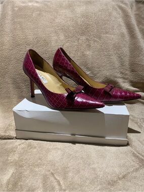 Isaac Mizrahi Croc- Pointed Toe Pumps in Berry w/original box Made in Italy
